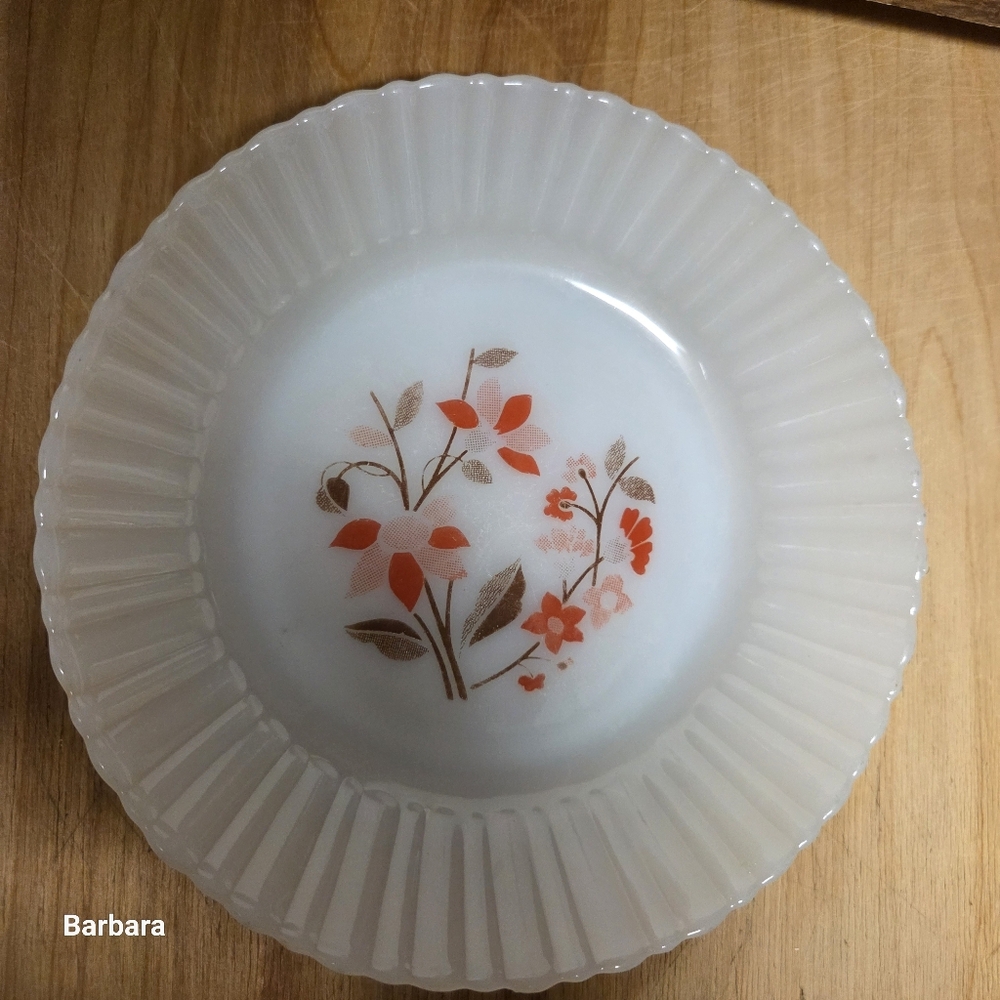 Vintage Set of 2 Mexican Termocrisa Milk Glass Dessert Plates